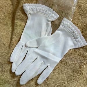Vintage Off-White Wrist Gloves